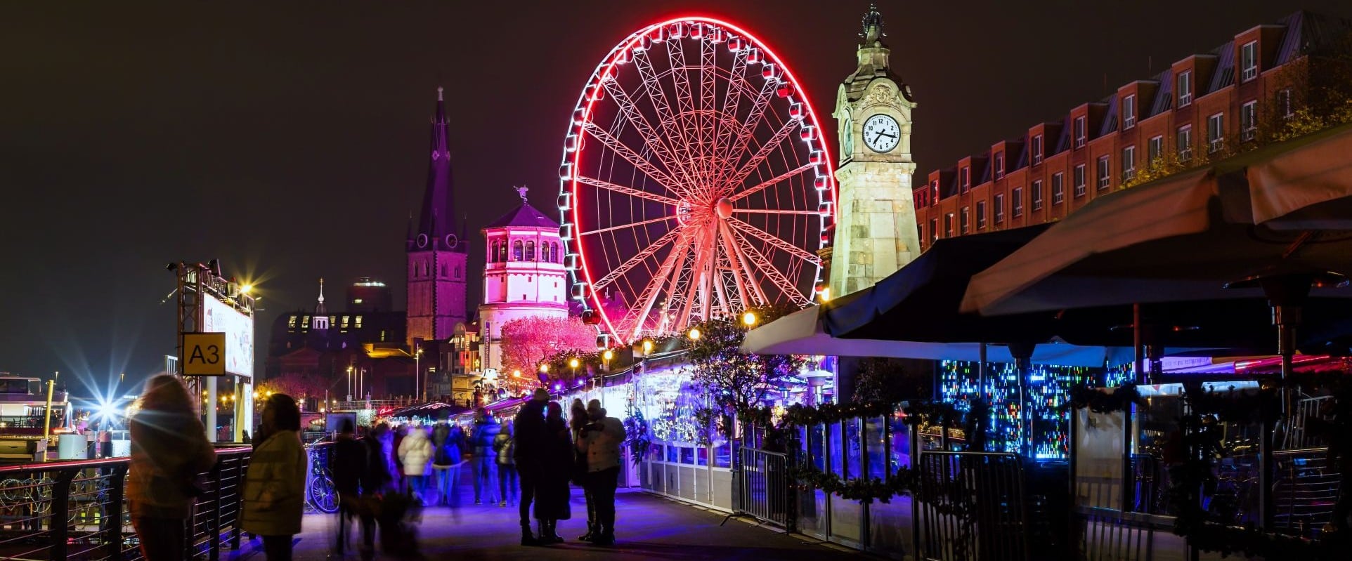 Eine festliche Weihnachtsfeier in Düsseldorf am Rheinufer erleben mit Highlights wie den Kasematten, der Pegeluhr und dem Riesenrad