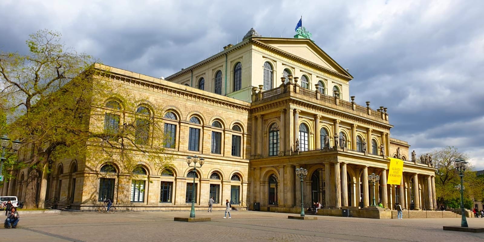 Stadtinformation: Kultur und Architektur in Hannover Das prachtvolle spätklassizistische Opernhaus im Herzen der City repräsentiert die kulturelle Vielfalt Hannovers und bereichert jeden Betriebsausflug.